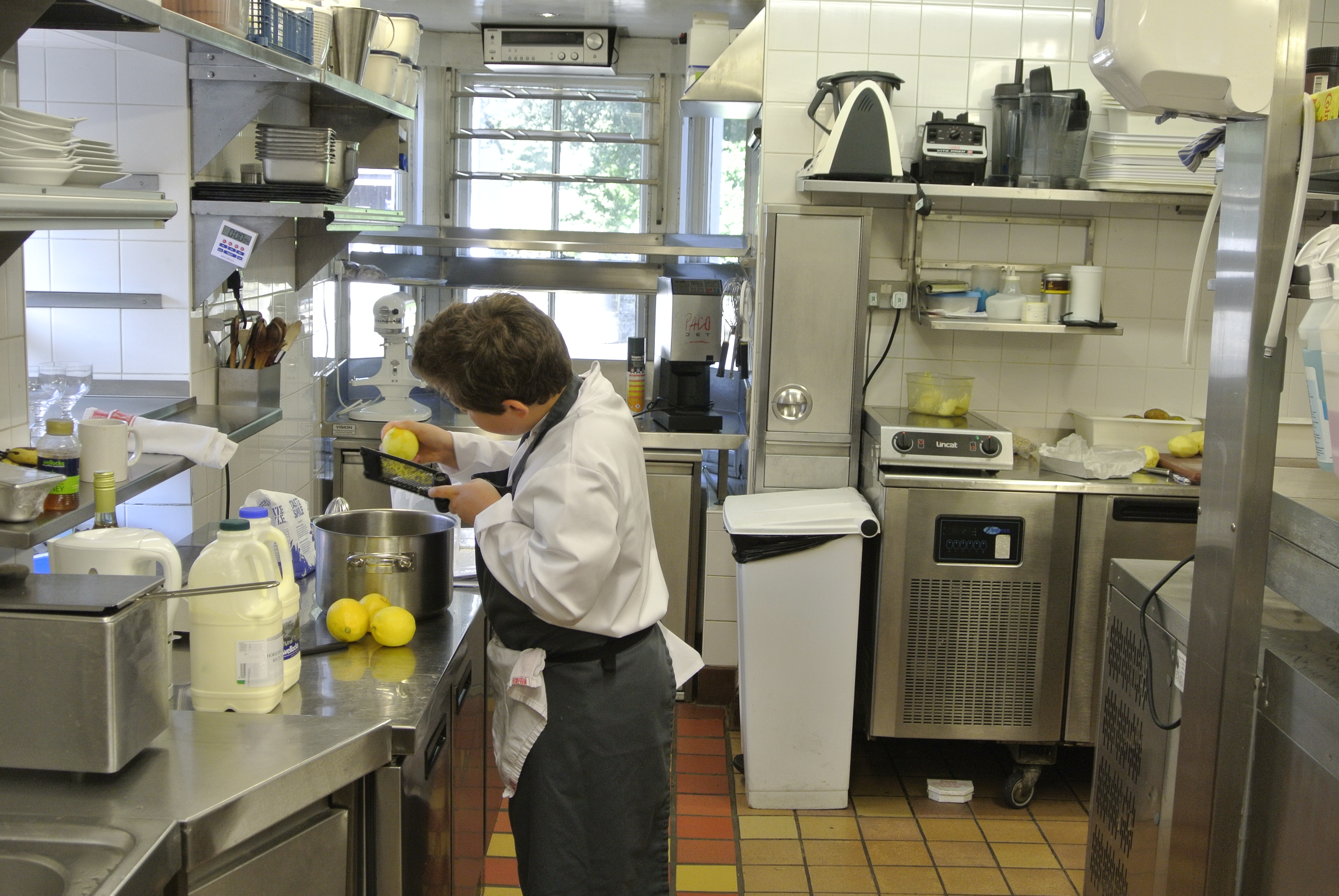 preparing lemon posset